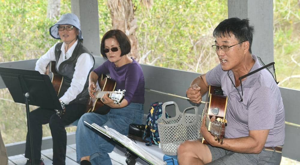 기타 강사 정경모(사진 오른쪽)